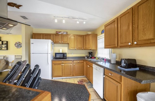 Cedar Key Cabin | Elevated Serenity - Cedar Summit Upstairs 2BR Vacation Retreat with Breathtaking Views