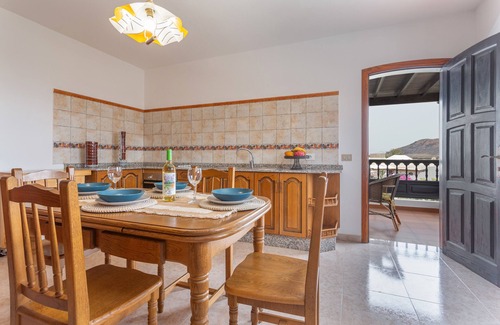 Haria House | 'Elikasa Mala' Holiday Apartment with Sea View, Balcony and Wi-Fi