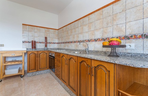 Haria House | 'Elikasa Mala' Holiday Apartment with Sea View, Balcony and Wi-Fi