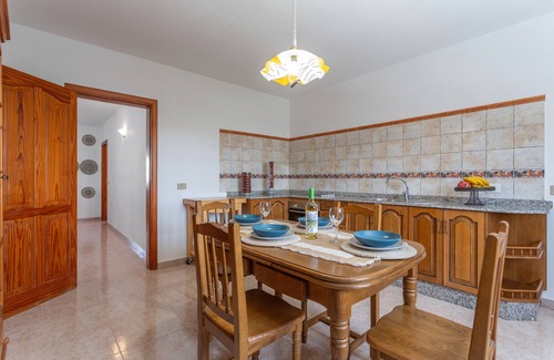 Haria House | 'Elikasa Mala' Holiday Apartment with Sea View, Balcony and Wi-Fi