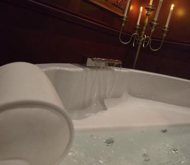 Chamalieres Apartment | Elisabeta Suite - Eternal Romance with Balneo XL