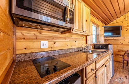 Big Spring Cabin | Elite Cabins and RV Park