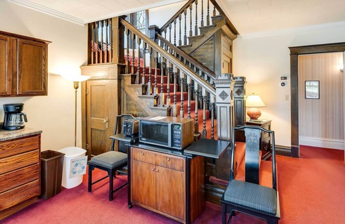 Blanchardville Apartment | 'Eliza House' Historic Home Near Yellowstone Lake