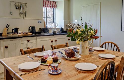 Llanover House | Elizabethan Manor at gateway to the Brecon Beacons