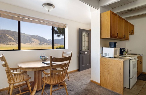 Jackson Hole Hotel | Elk Refuge Inn