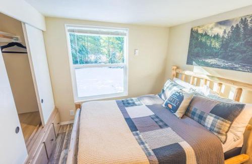 Forks Apartment | ElkCreek Inn Creekside tiny home