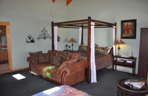 Pagosa Springs Bed & Breakfast | Elkwood Manor Bed & Breakfast