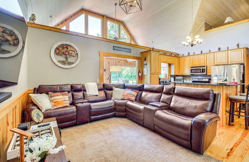 East Ellijay Cabin | Ellijay Cabin w/Hot Tub & Mountain Views