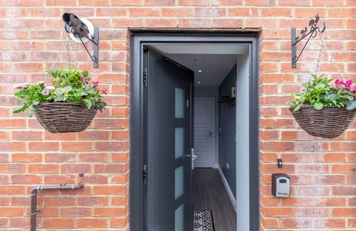 Gloucester Apartment | Elliot Oliver- Charming 1 Bed Apartment