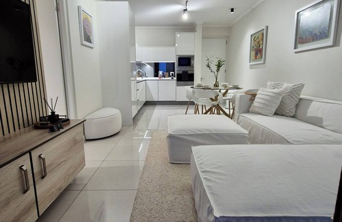 Greater Johannesburg Metropolitan Area Apartment | Ellipse Oasis a Luxury Japanese Inspired Stay in Upmarket Apartment in Waterfall