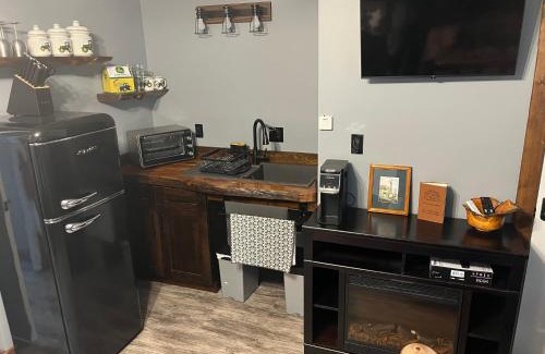 Barriere House | Ellison Funny Farm