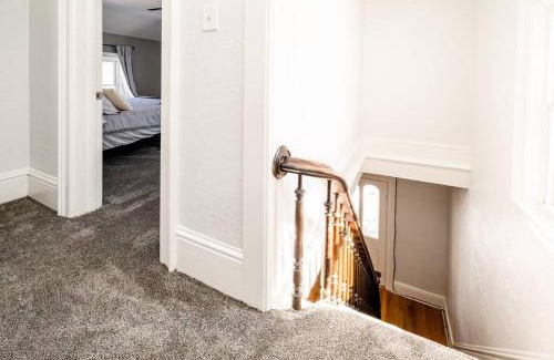 Three Oaks House | Elm St Retreat - 3 Min walk to Downtown Three Oaks