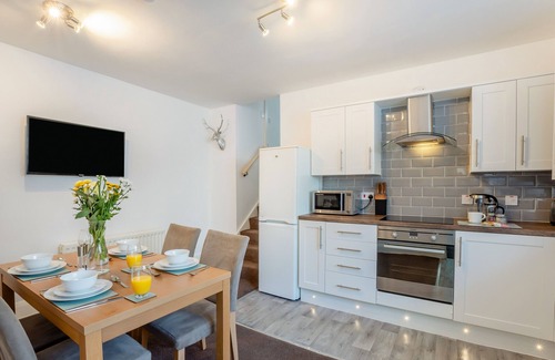 Rothbury House | Elmsleigh Nest - Two Bedroom House, Sleeps 4
