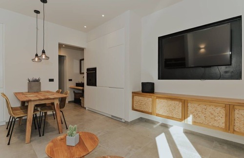 Aktio-Vonitsa Apartment | Elsa Modern Apartments. One bed Upper level Apt 4