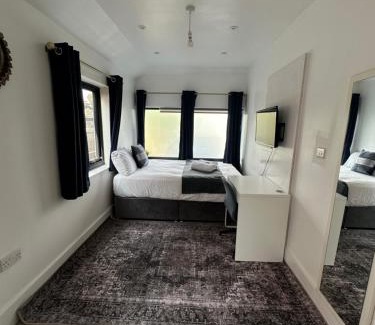 Middle Park and Sutcliffe House | Eltham Hill Stay