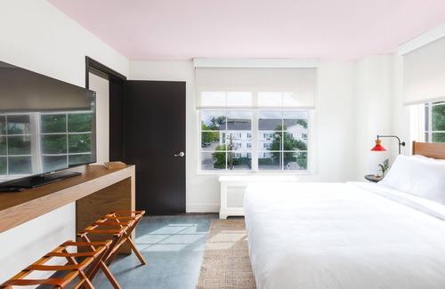 Lexington Hotel | Elwood Hotel & Suites