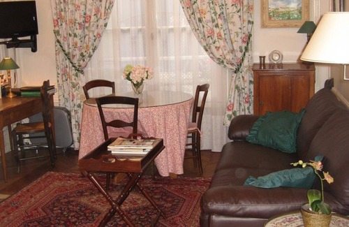 Madeleine Apartment | Elysees-Large, beautifully appointed air condit. studio-apartment sleeps 2 to 4