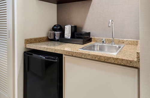 Troy Hotel | Embassy Suites by Hilton Detroit Troy Auburn Hills