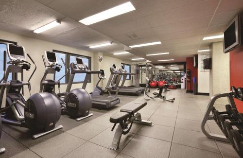 International District Hotel | Embassy Suites by Hilton - Montreal