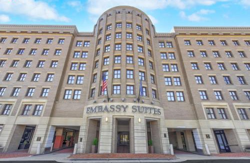 Old Town Alexandria Hotel | Embassy Suites by Hilton Alexandria Old Town
