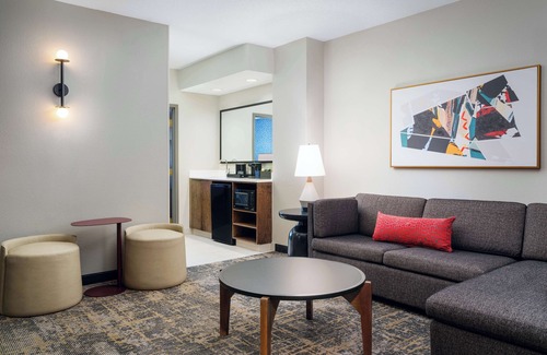 Downtown Lincoln Hotel | Embassy Suites Lincoln