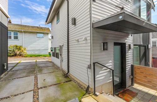 Seattle Apartment | Ember & Glow Loft Retreat