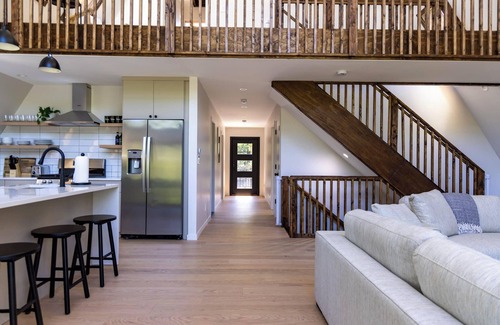 Catskill House | Emberwood Lodge - Luxury Cabin, Kid Friendly