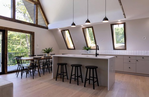 Catskill House | Emberwood Lodge - Luxury Cabin, Kid Friendly