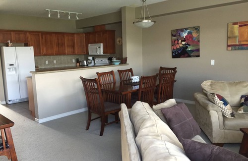 Central Okanagan Condo | Emerald Beach Villas 3 BD Lakefront Condo & Boat Slip, Wood Lake, Lake Country