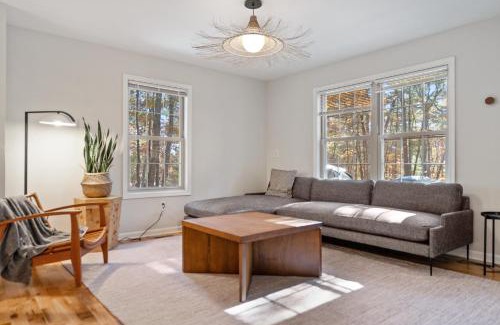 Basye House | Emerald Cabin W/Hot tub, Firepit, Lake, Skiing