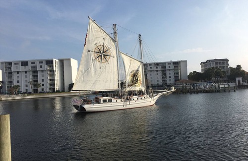Fort Walton Beach Boat Rental | Emerald Coast Houseboat