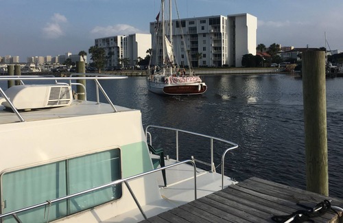 Fort Walton Beach Boat Rental | Emerald Coast Houseboat