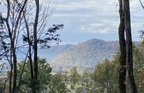Whitleyville Cabin | Emerald Eyes Cliffside Tiny House on 30 acres with River & Countryside Vistas