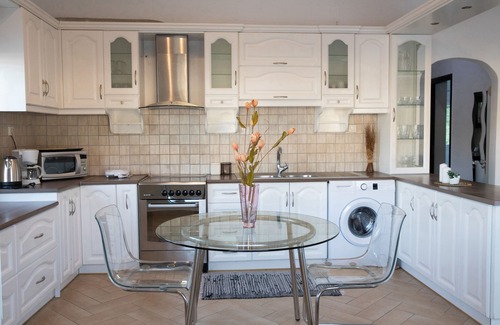 Panteli Apartment | Emerald Heaven, Spacious house near the beach with a magnificent view.