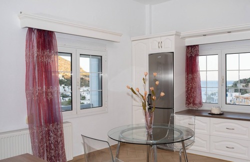 Panteli Apartment | Emerald Heaven, Spacious house near the beach with a magnificent view.