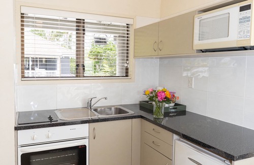 Takapuna Hotel | Emerald Inn