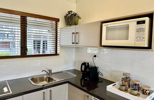 Takapuna Hotel | Emerald Inn