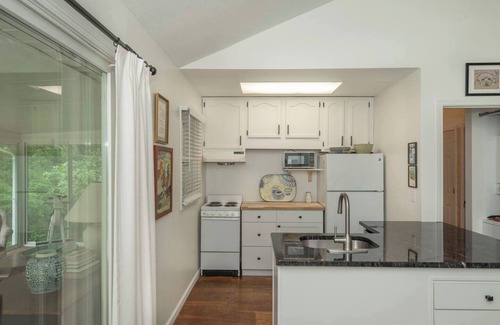 Cedar Mountain House | Emerald Lake Cottage - Families - Fishing - Biking