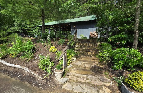 Cedar Mountain House | Emerald Lake Cottage - Families - Fishing - Biking