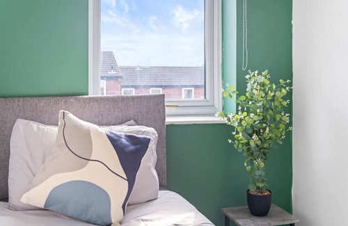 Nottingham House | Emerald Luxe 3BR: Your Long-Stay Retreat