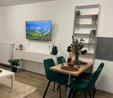 Tractorul Apartment | Emerald Residence