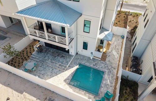 Biltmore Beach House | Emerald Retreat | 6 Bedroom | 6.5 Bath | Private Pool | Steps to Beach | Hadley's Beach, PCB