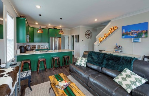 Lakewood House | Emerald Shores | Rooftop Deck