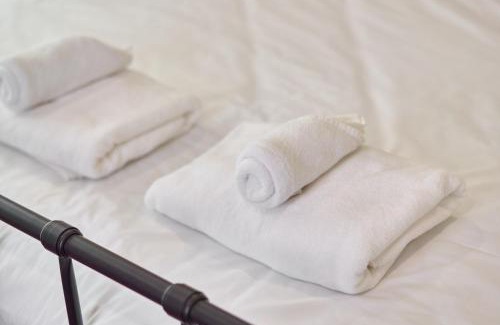 Old City House | Emily Home-Charming 3BR in Chiang Mai Old Town, Steps from Wat Phra Singh & Sunday Walking Street by Beginning With