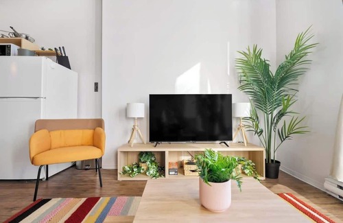 Downtown Edmonton Condo | Eminence Sleek Studio City View