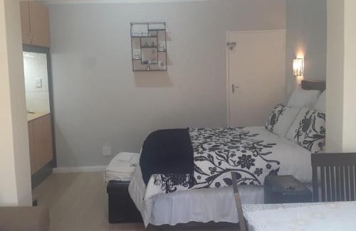 Croydon House | Emma's BNB