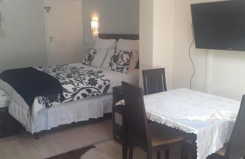 Croydon House | Emma's BNB
