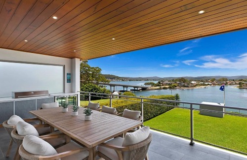 Daleys Point House | EMPIRE - A MAJESTIC HOME ON ABSOLUTE DEEP WATERFRONT