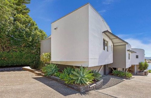 Daleys Point House | EMPIRE - A MAJESTIC HOME ON ABSOLUTE DEEP WATERFRONT
