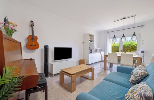 Torrent House | Empordanese charm near the beach - With outdoor terrace and quiet environment.
